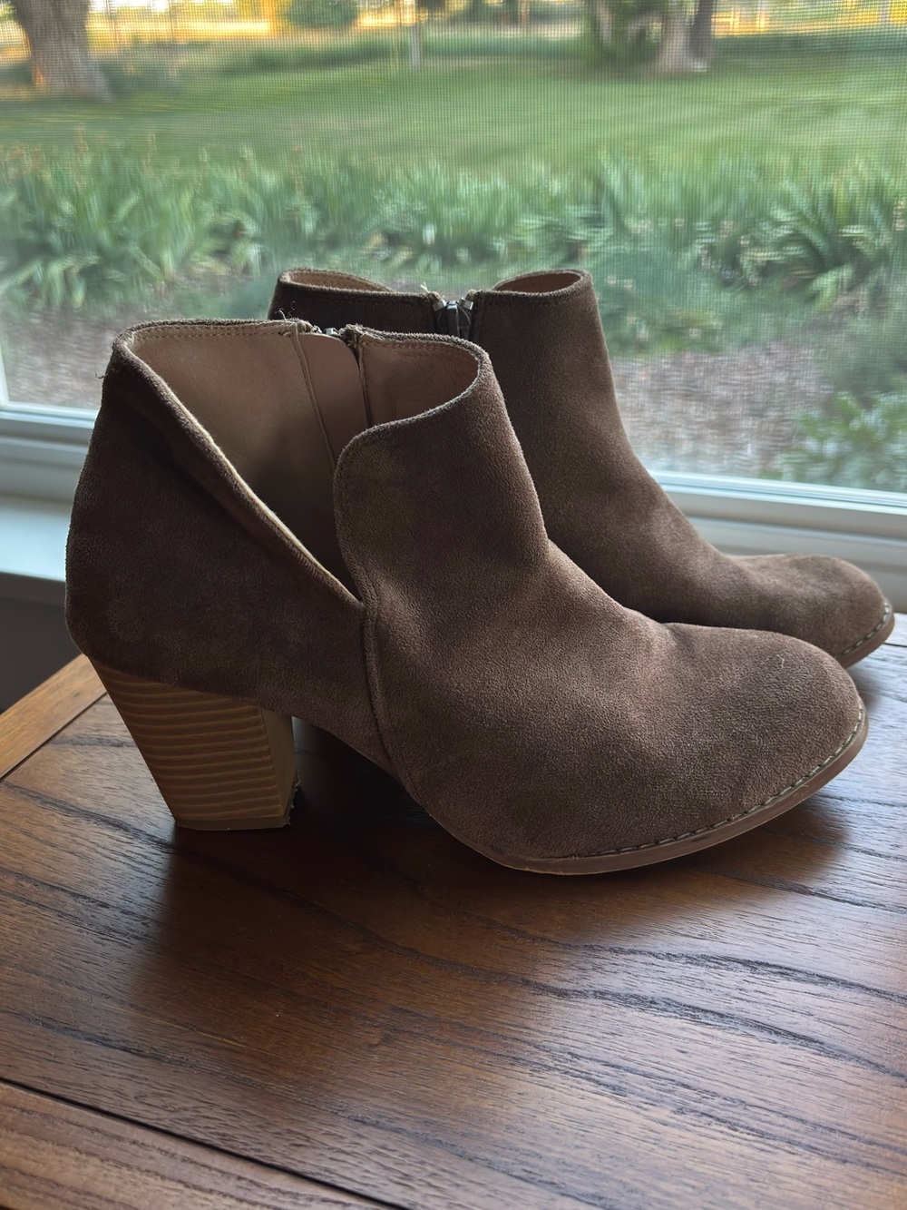 Taupe Suede like Block Heel Booties V-Cut Chelsea Style size 8